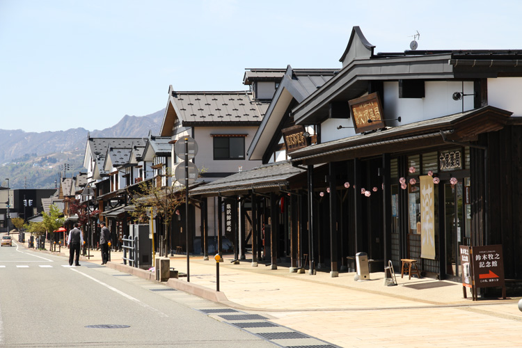 三国街道塩沢宿　牧之通り